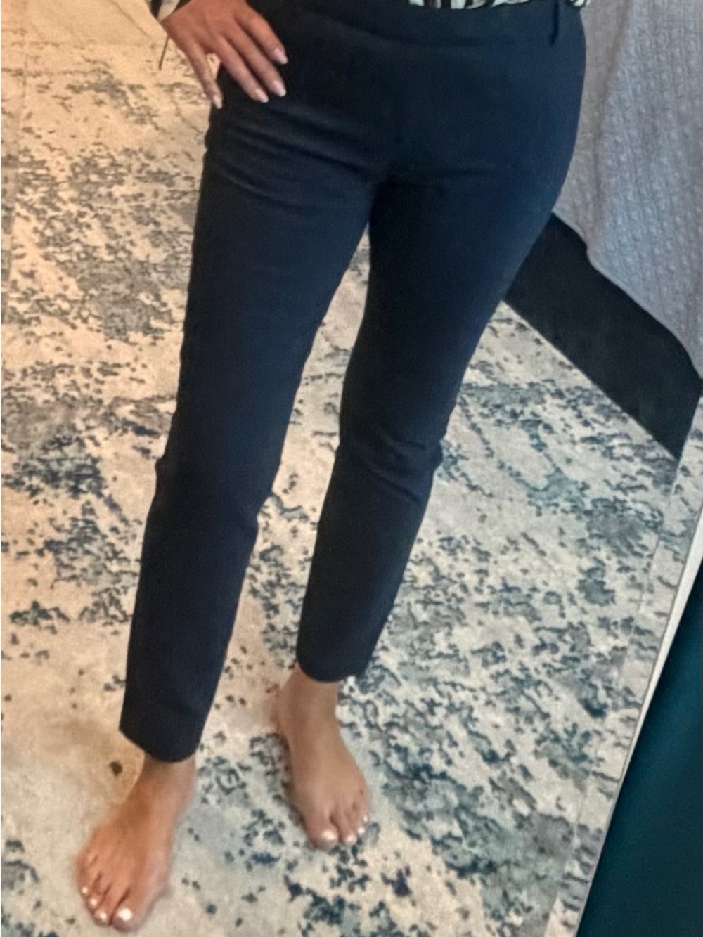 Zara Women skinny ankle pants in a dark navy blue colorway